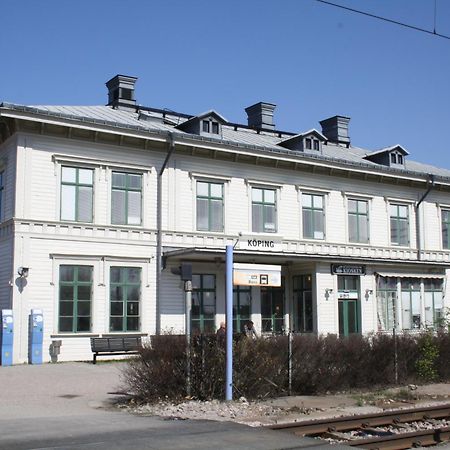Köping Stationshusets Hotell Och Cafe מראה חיצוני תמונה