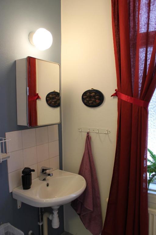 Köping Stationshusets Hotell Och Cafe מראה חיצוני תמונה