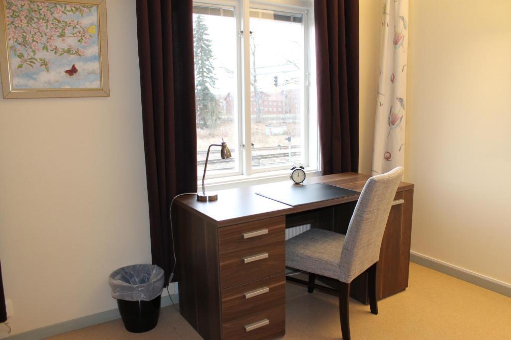 Köping Stationshusets Hotell Och Cafe חדר תמונה