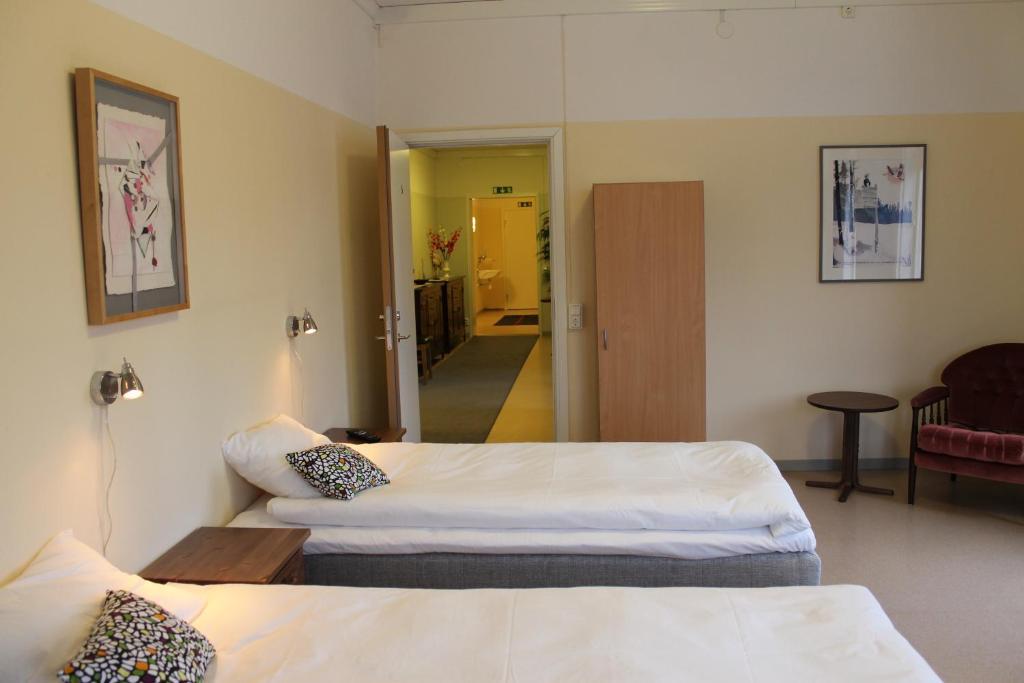 Köping Stationshusets Hotell Och Cafe חדר תמונה