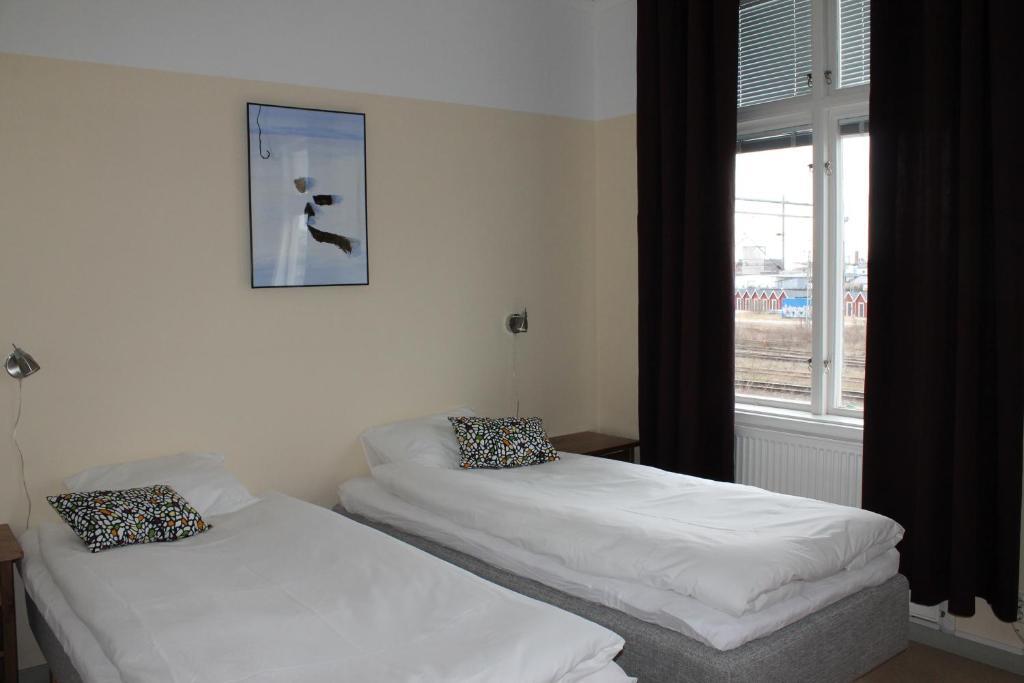 Köping Stationshusets Hotell Och Cafe חדר תמונה