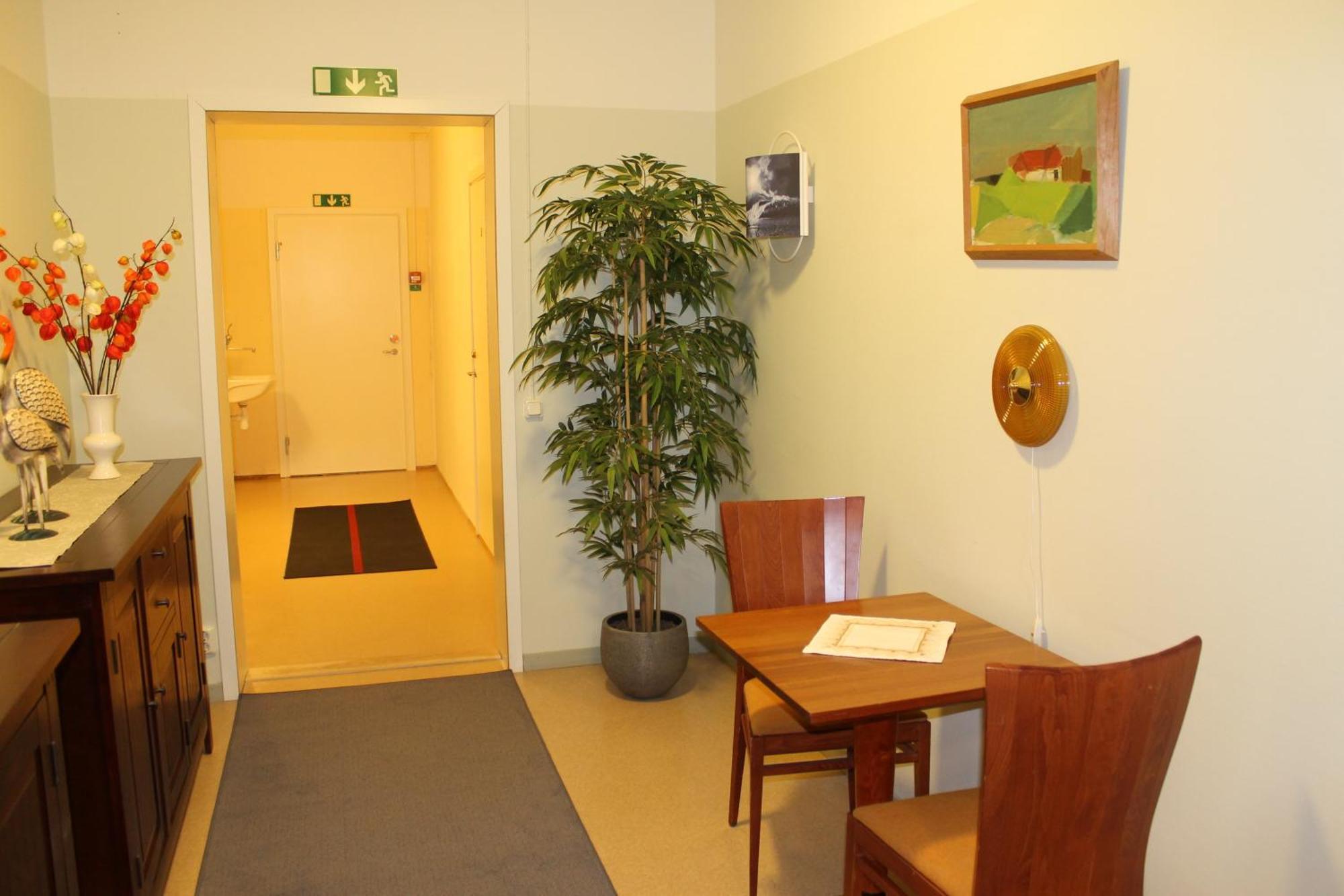 Köping Stationshusets Hotell Och Cafe מראה חיצוני תמונה