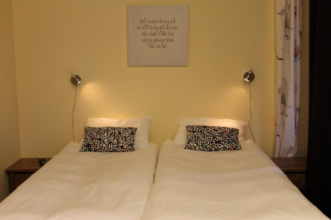 Köping Stationshusets Hotell Och Cafe חדר תמונה